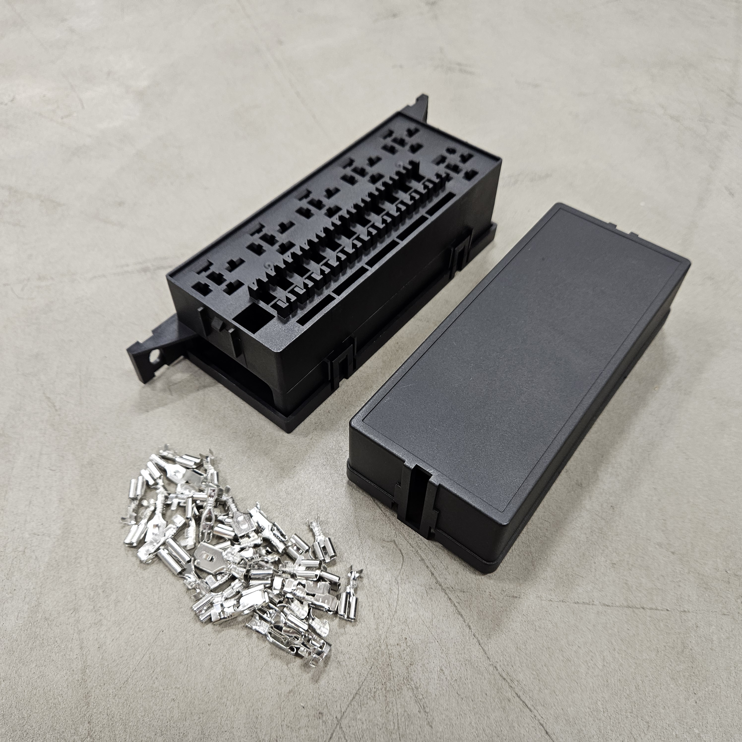 Hurricane-Relay-and-fuse-box-