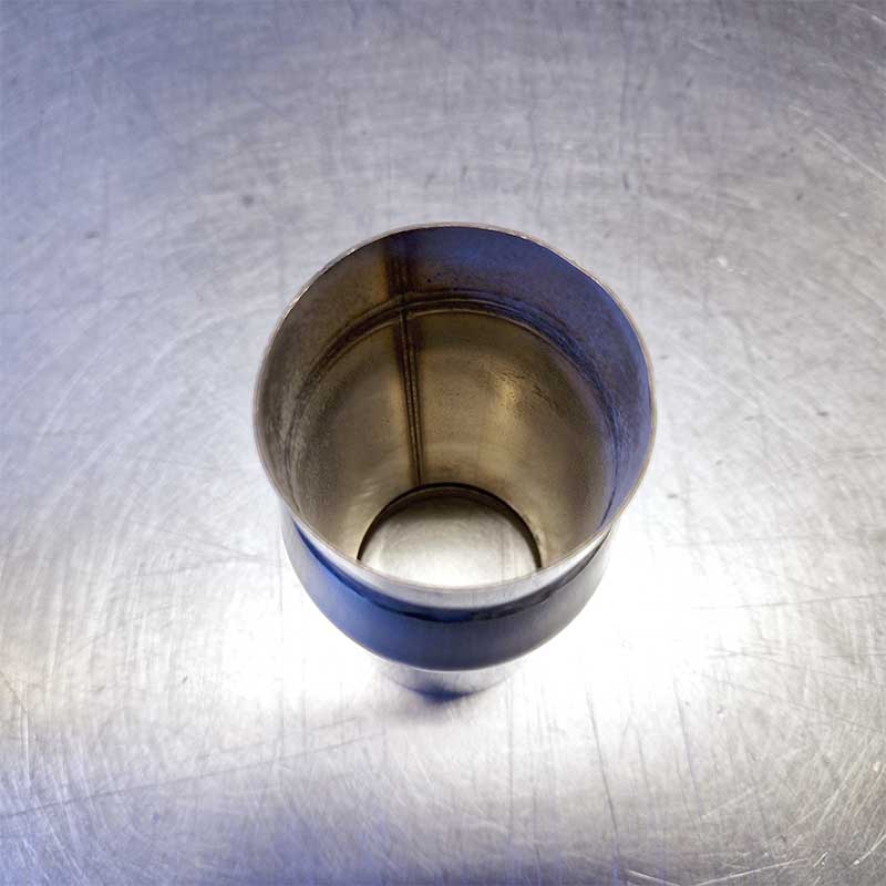 2,5" in with  3" straight tail pipe
