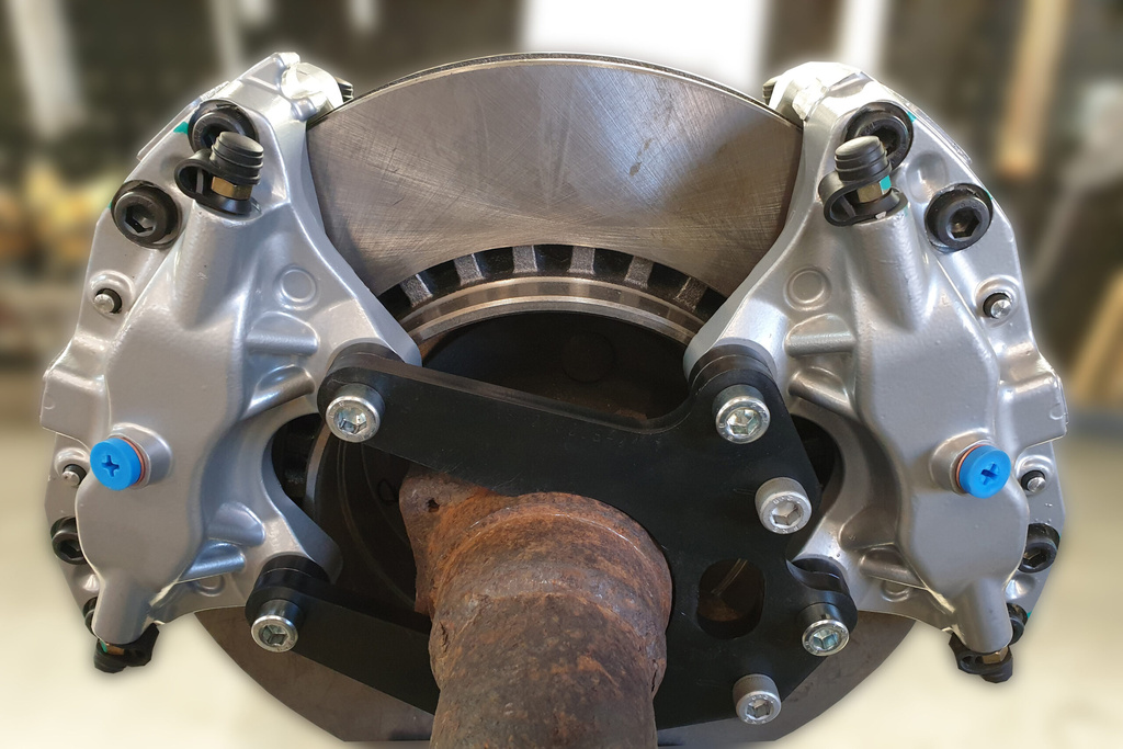 S60R/V70R rear - Volvo 2/7/940 Brake caliper adapter (Dual calipers)